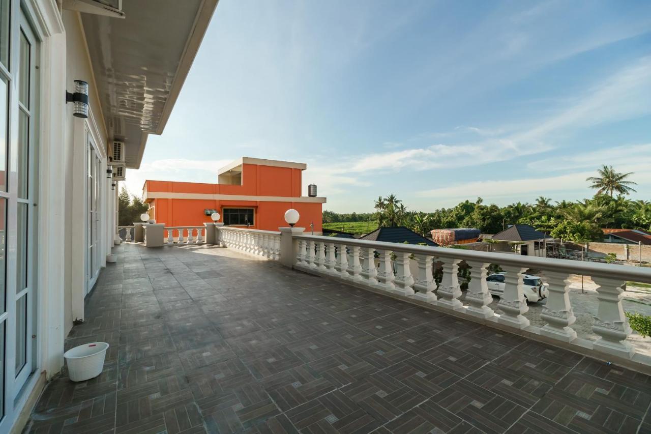 Green Forest Hotel Tebing Tinggi エクステリア 写真